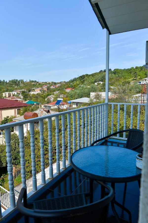 Family Нotel Banuri Koetaisi Buitenkant foto