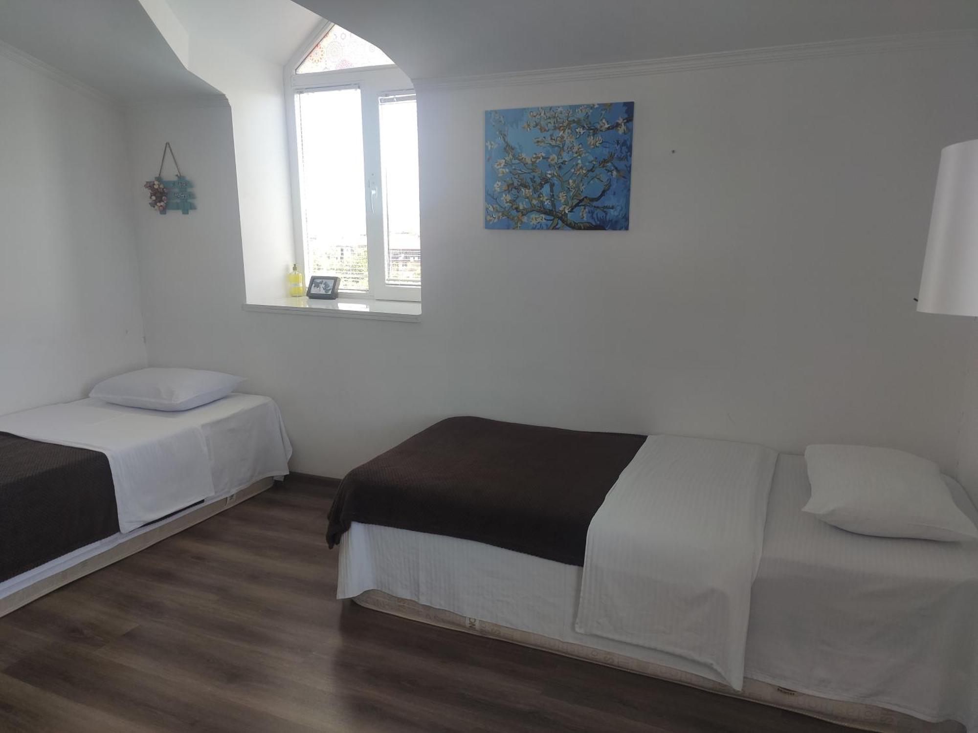 Family Нotel Banuri Koetaisi Buitenkant foto