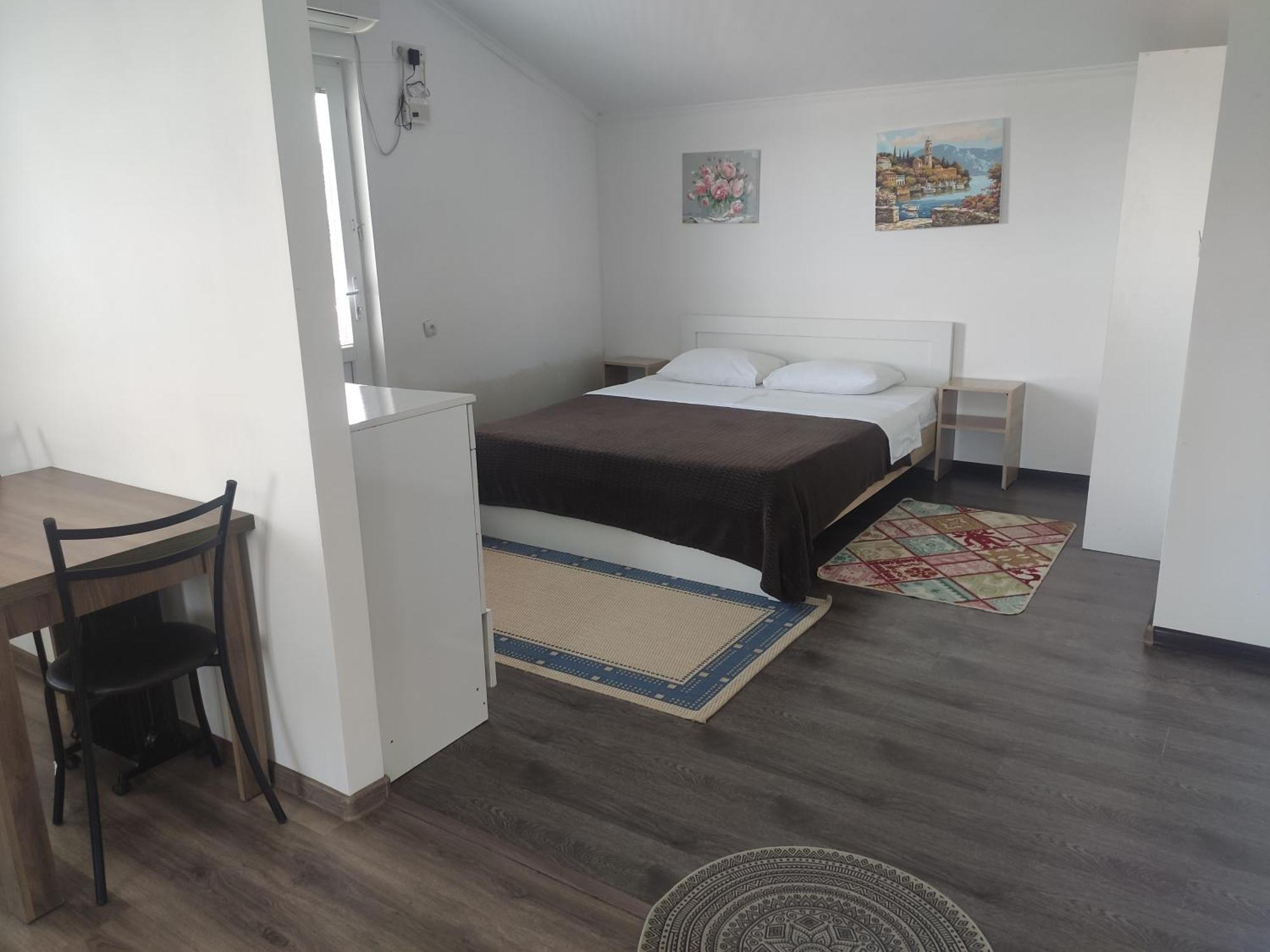 Family Нotel Banuri Koetaisi Buitenkant foto