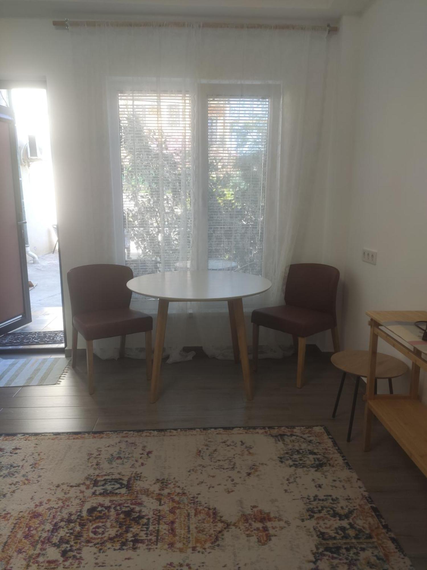 Family Нotel Banuri Koetaisi Buitenkant foto