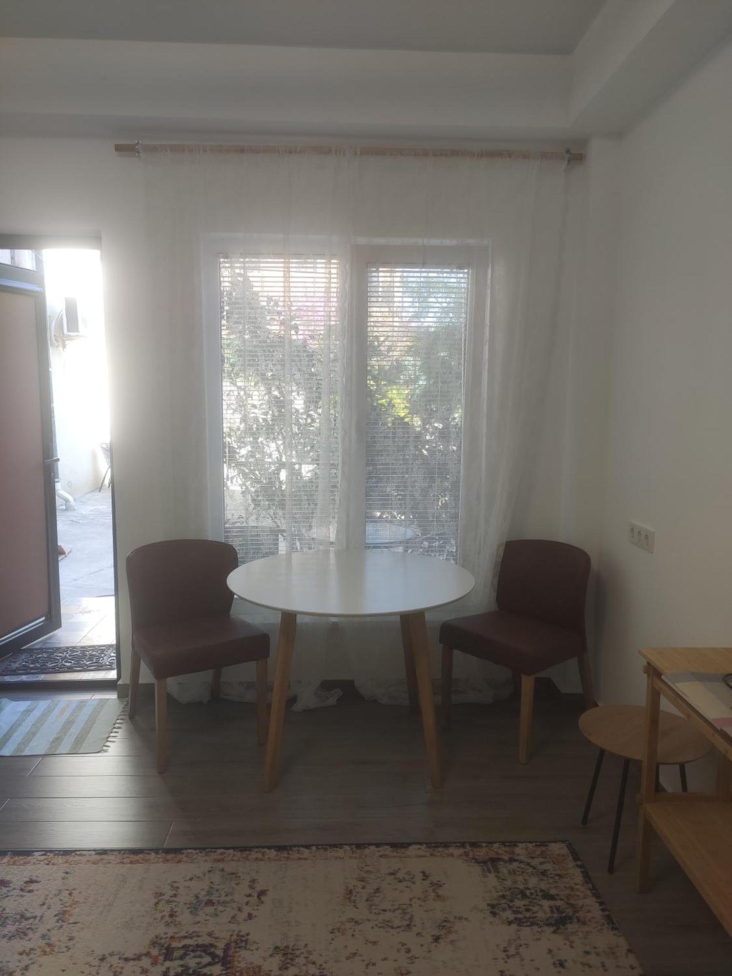 Family Нotel Banuri Koetaisi Buitenkant foto