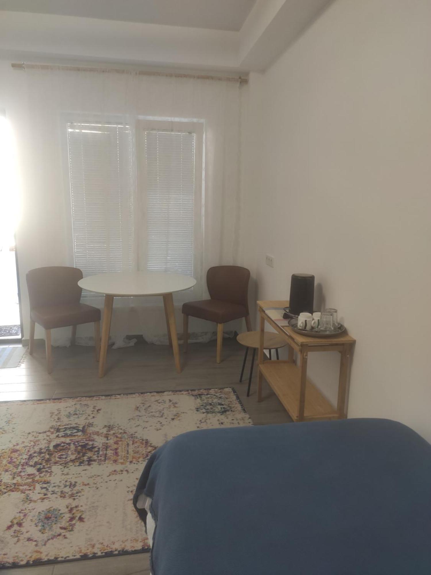 Family Нotel Banuri Koetaisi Buitenkant foto