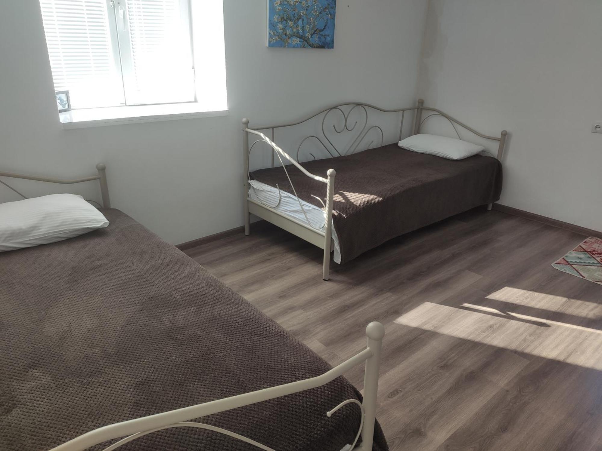 Family Нotel Banuri Koetaisi Buitenkant foto