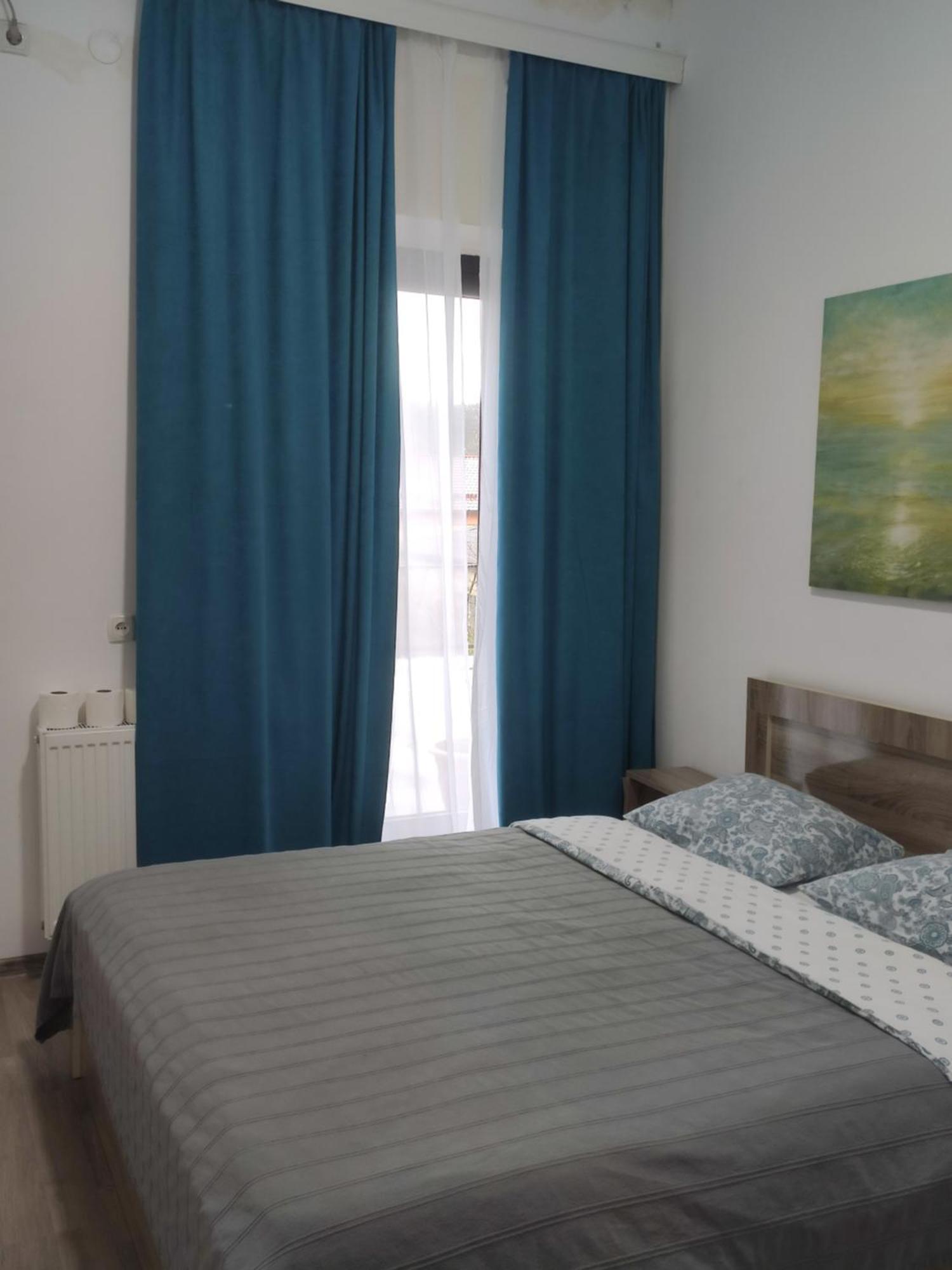 Family Нotel Banuri Koetaisi Buitenkant foto