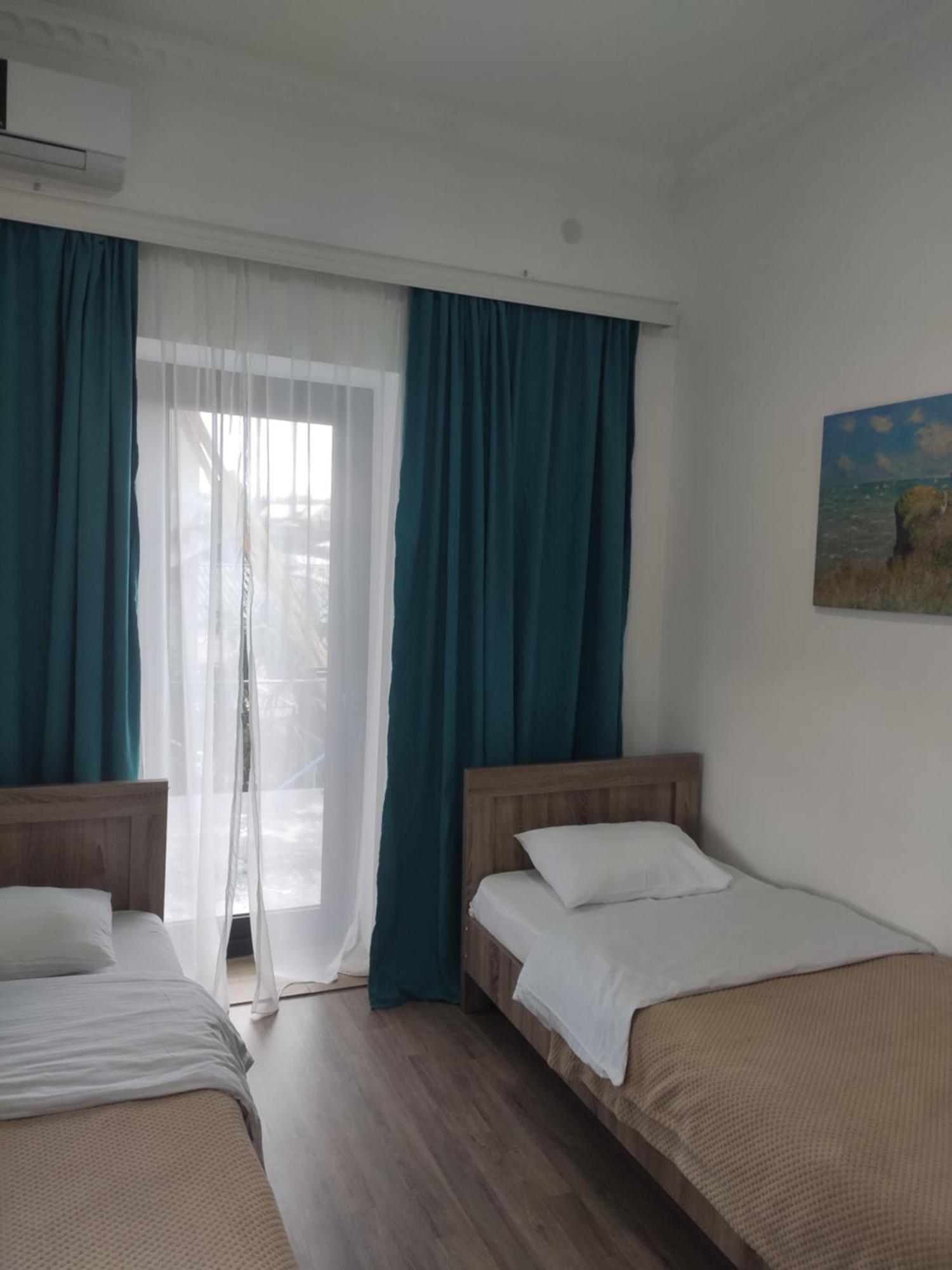 Family Нotel Banuri Koetaisi Buitenkant foto