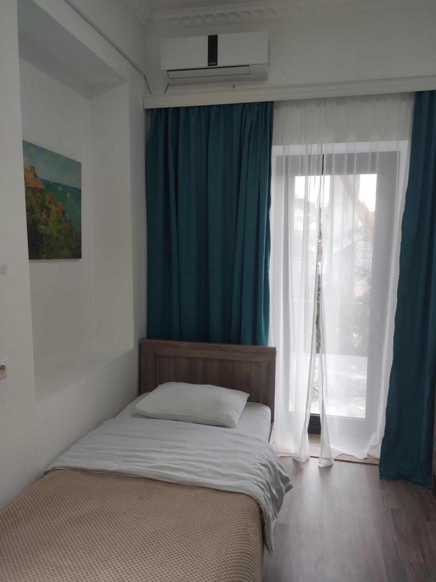 Family Нotel Banuri Koetaisi Buitenkant foto