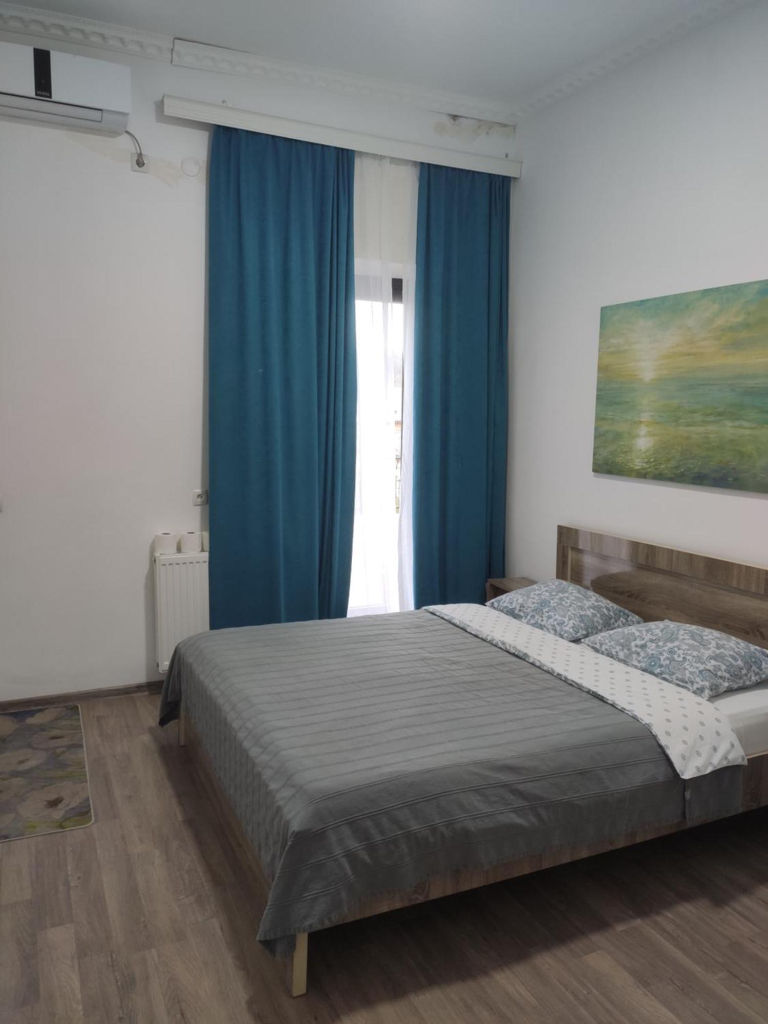 Family Нotel Banuri Koetaisi Buitenkant foto