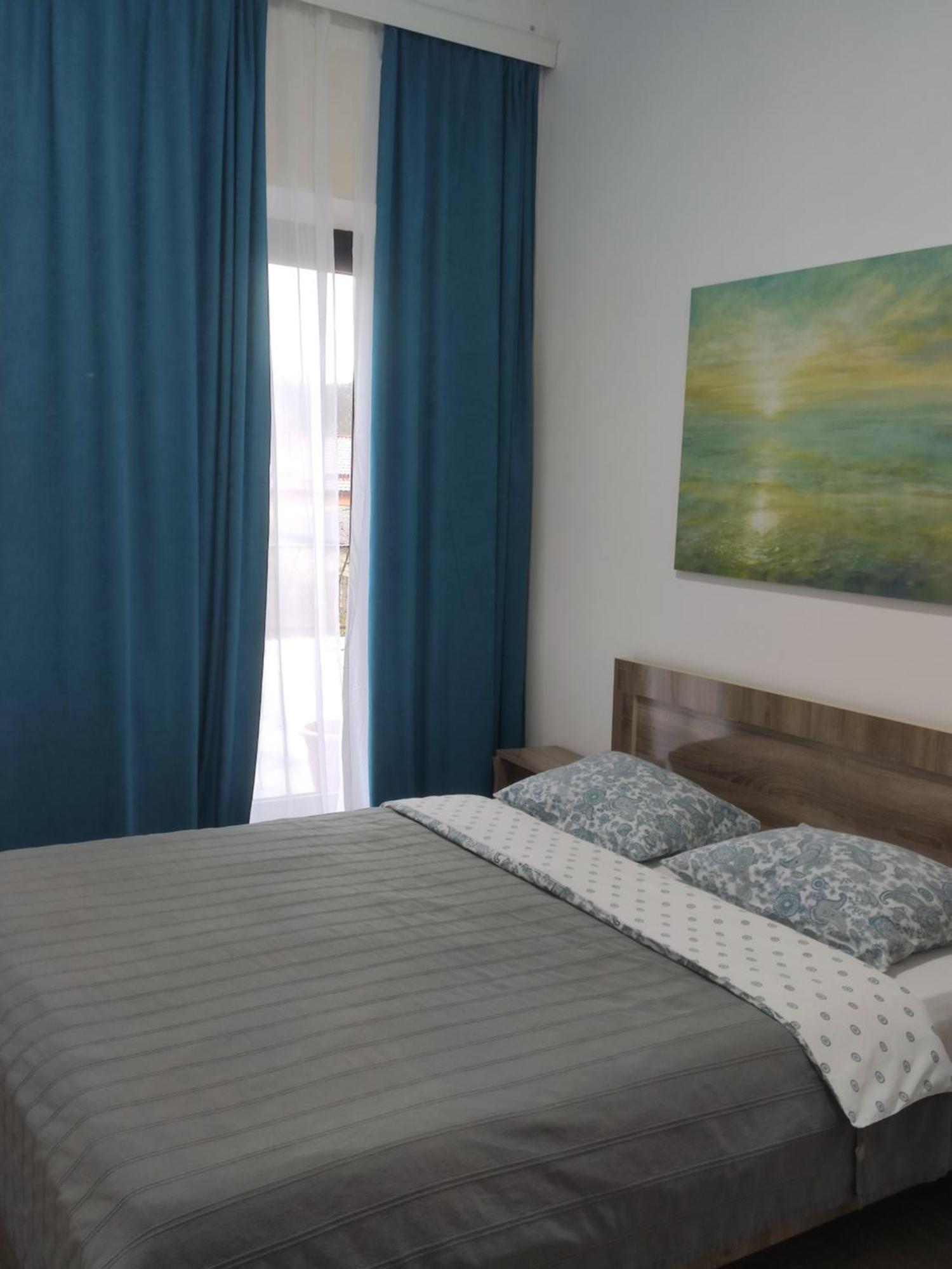 Family Нotel Banuri Koetaisi Buitenkant foto