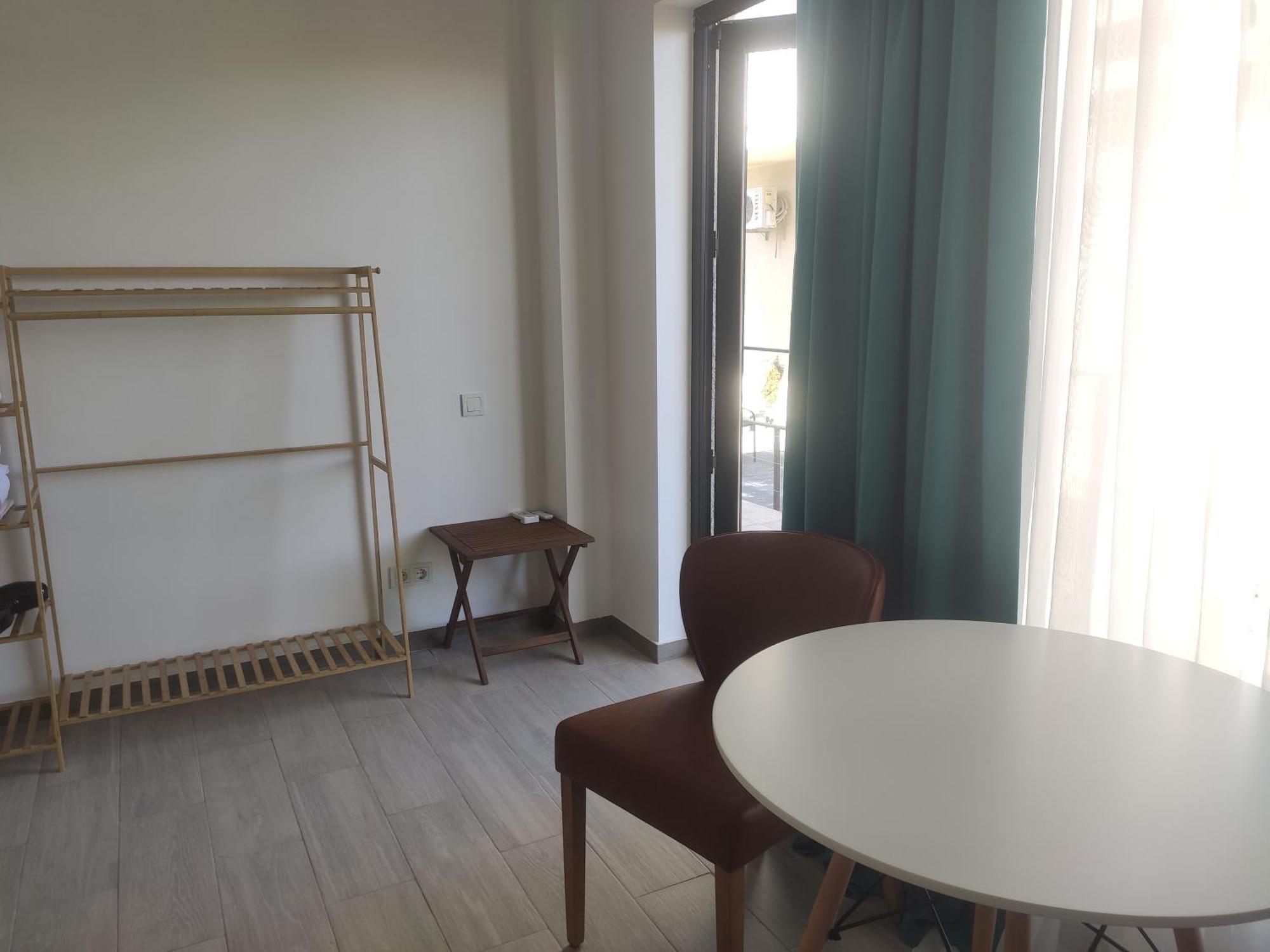 Family Нotel Banuri Koetaisi Buitenkant foto