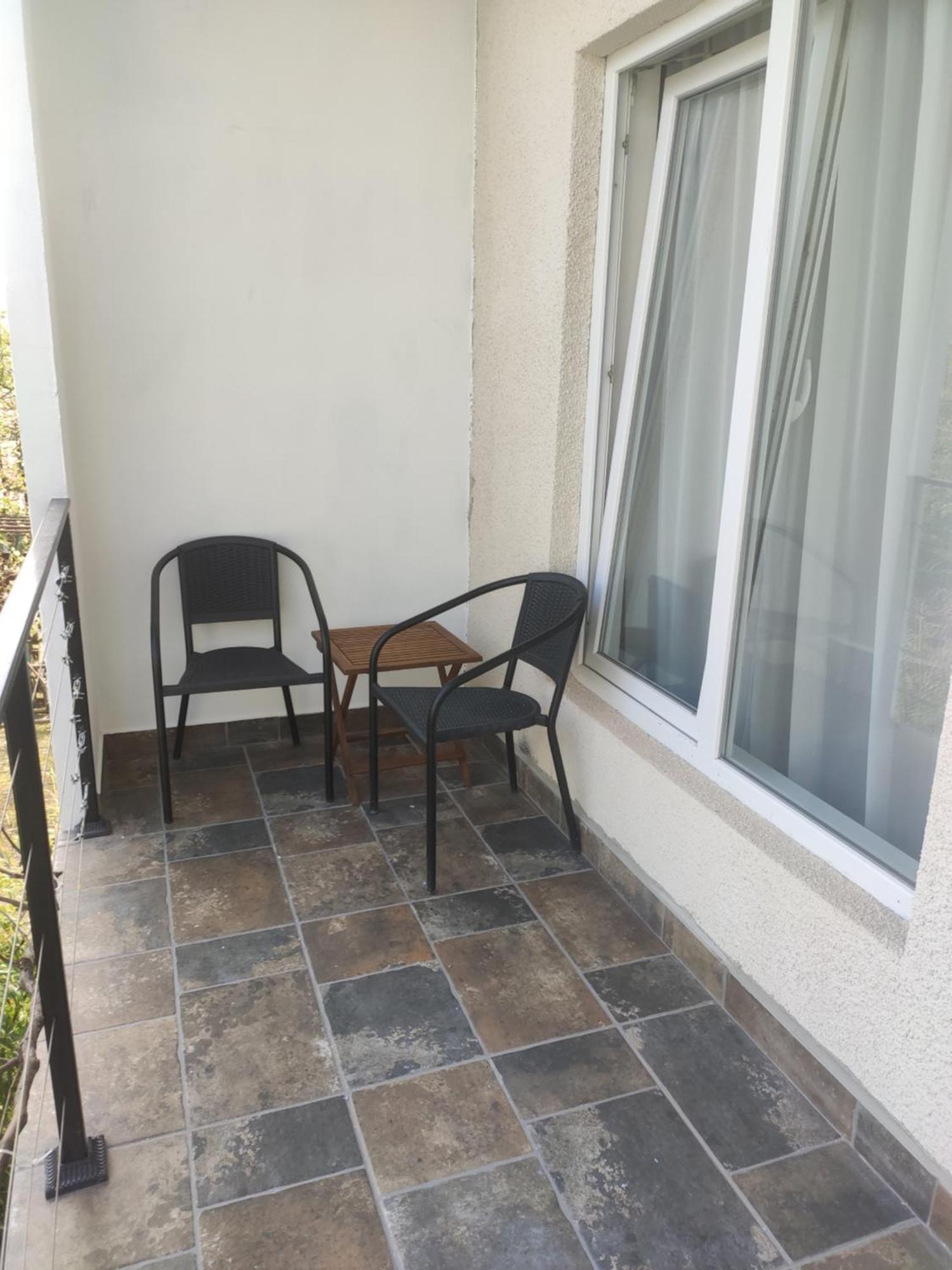 Family Нotel Banuri Koetaisi Buitenkant foto