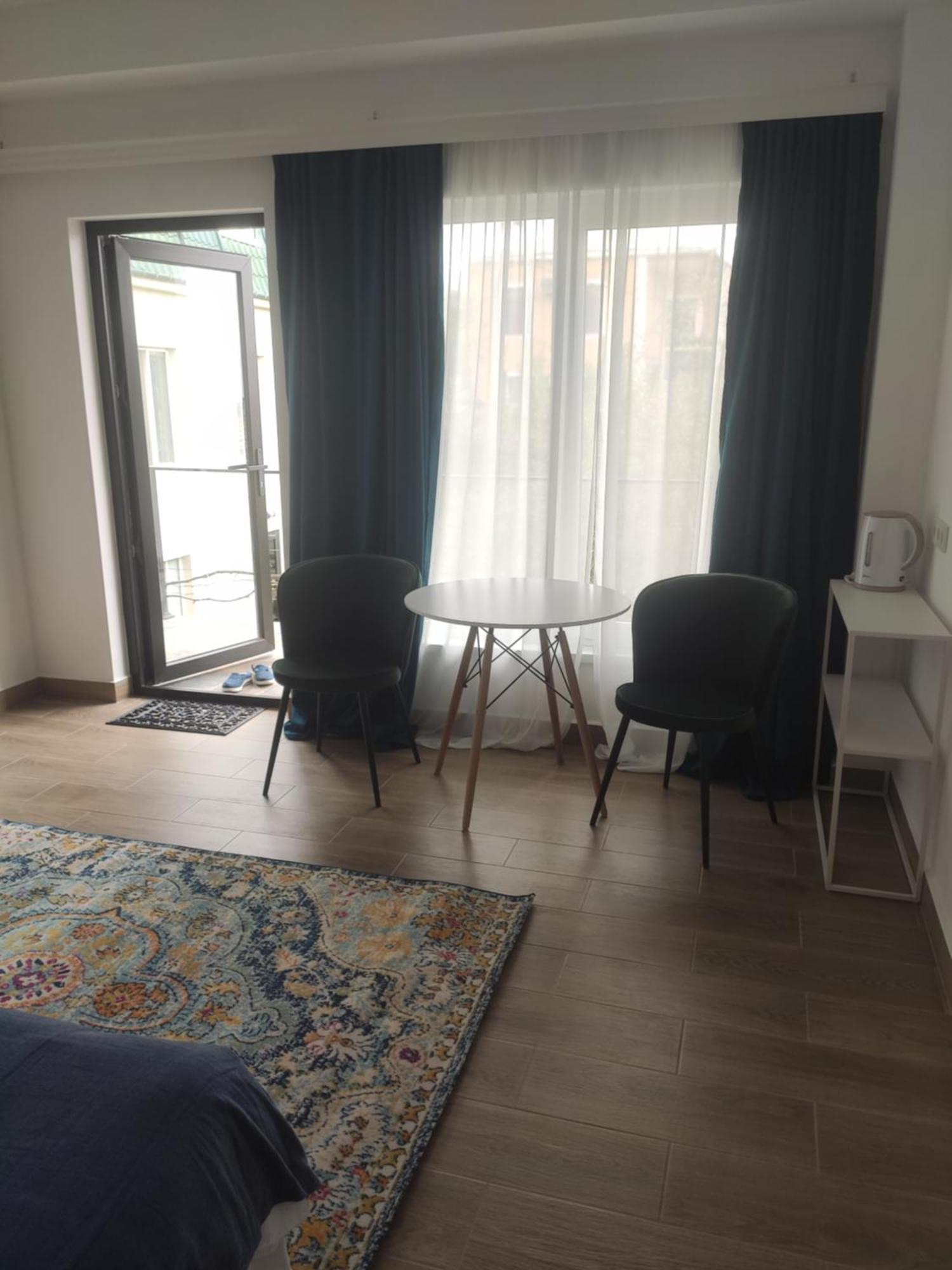 Family Нotel Banuri Koetaisi Buitenkant foto