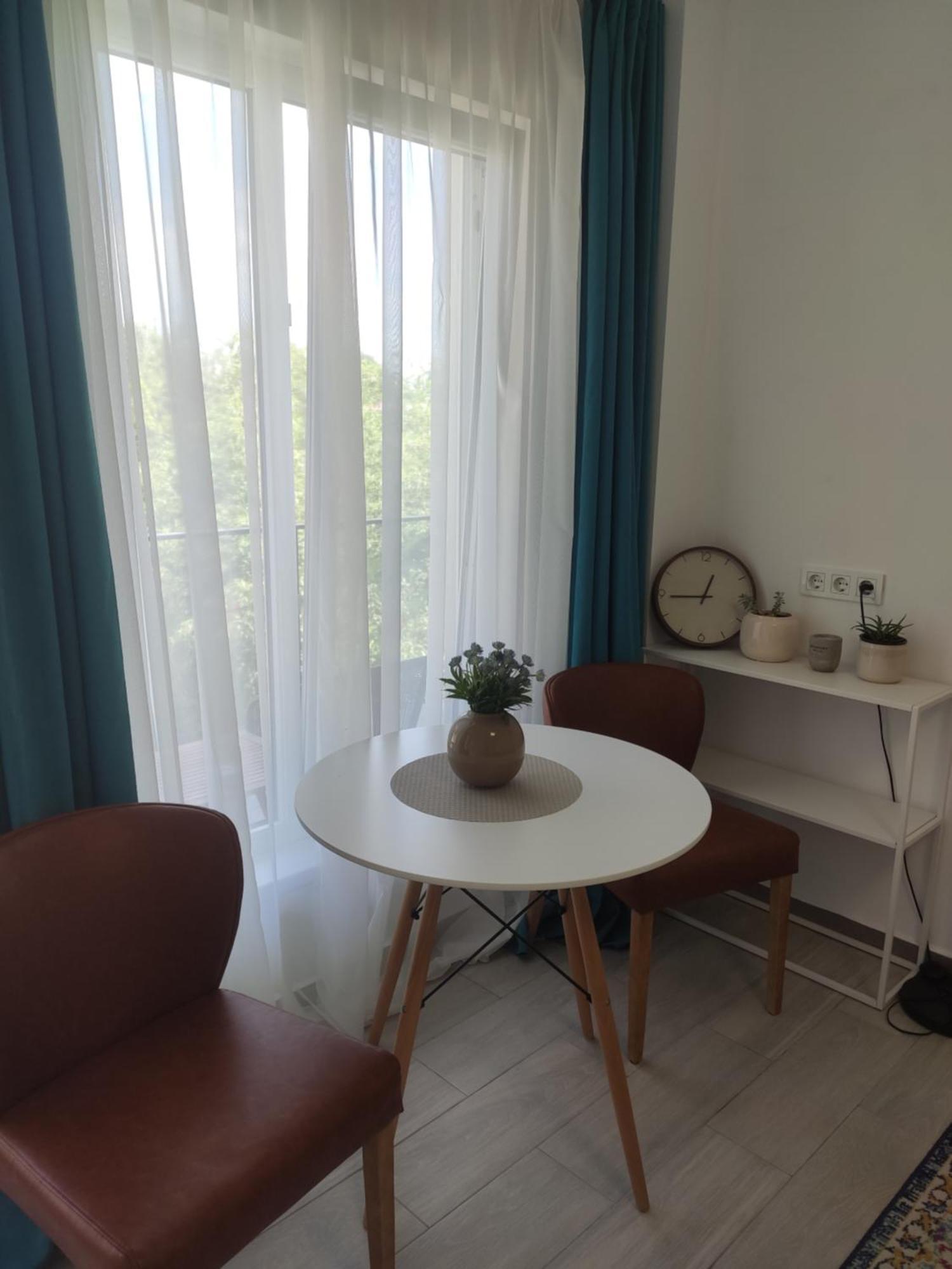 Family Нotel Banuri Koetaisi Buitenkant foto