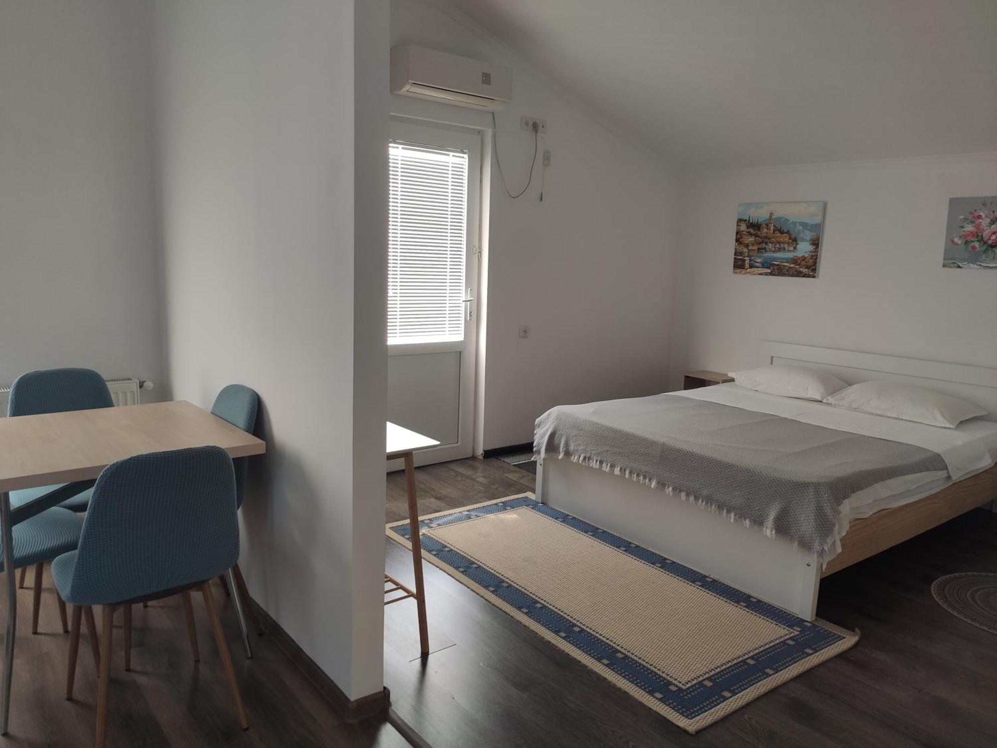 Family Нotel Banuri Koetaisi Buitenkant foto