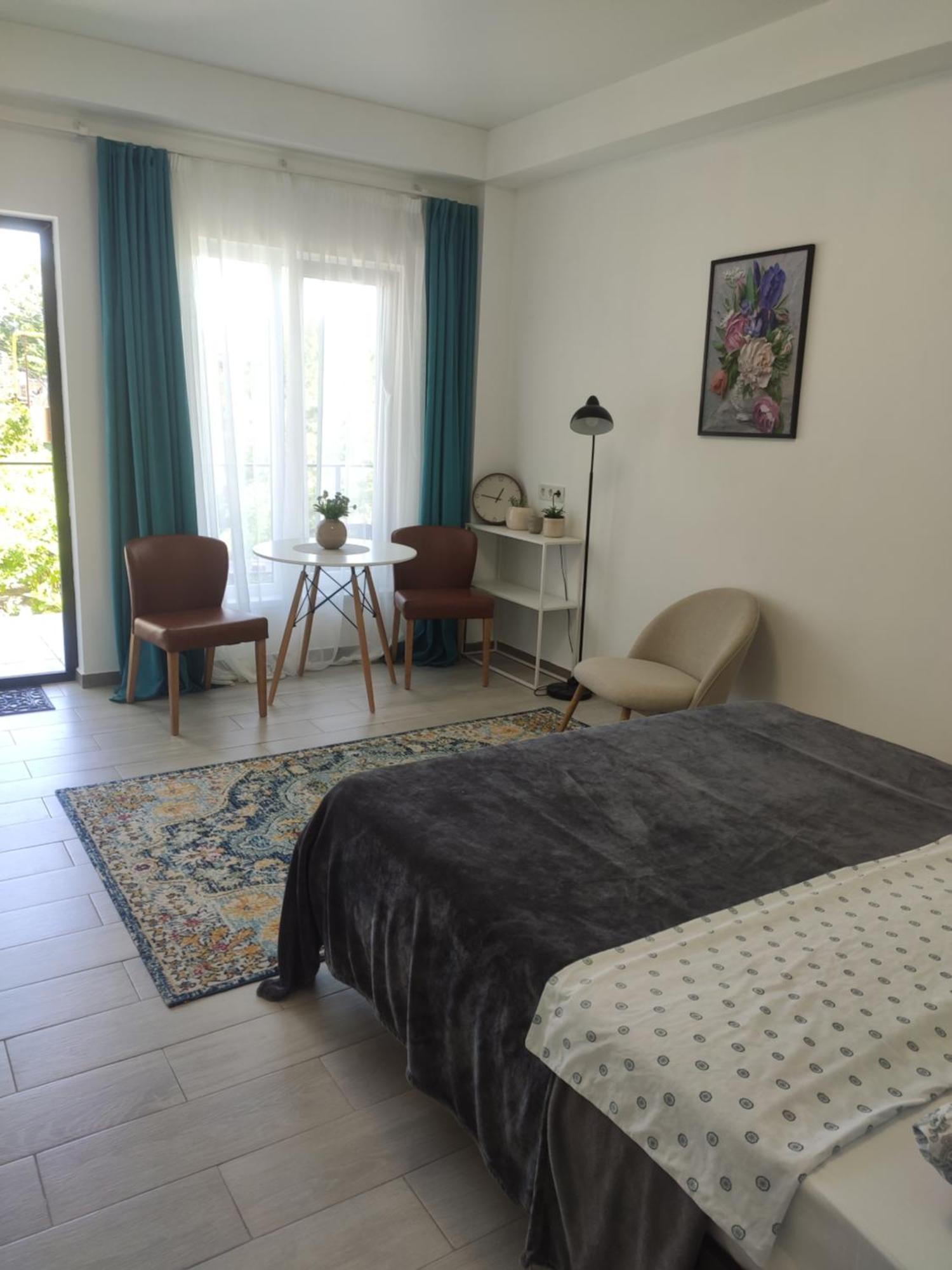 Family Нotel Banuri Koetaisi Buitenkant foto