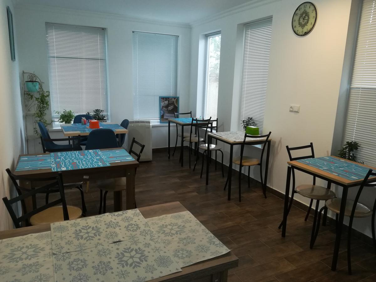 Family Нotel Banuri Koetaisi Buitenkant foto