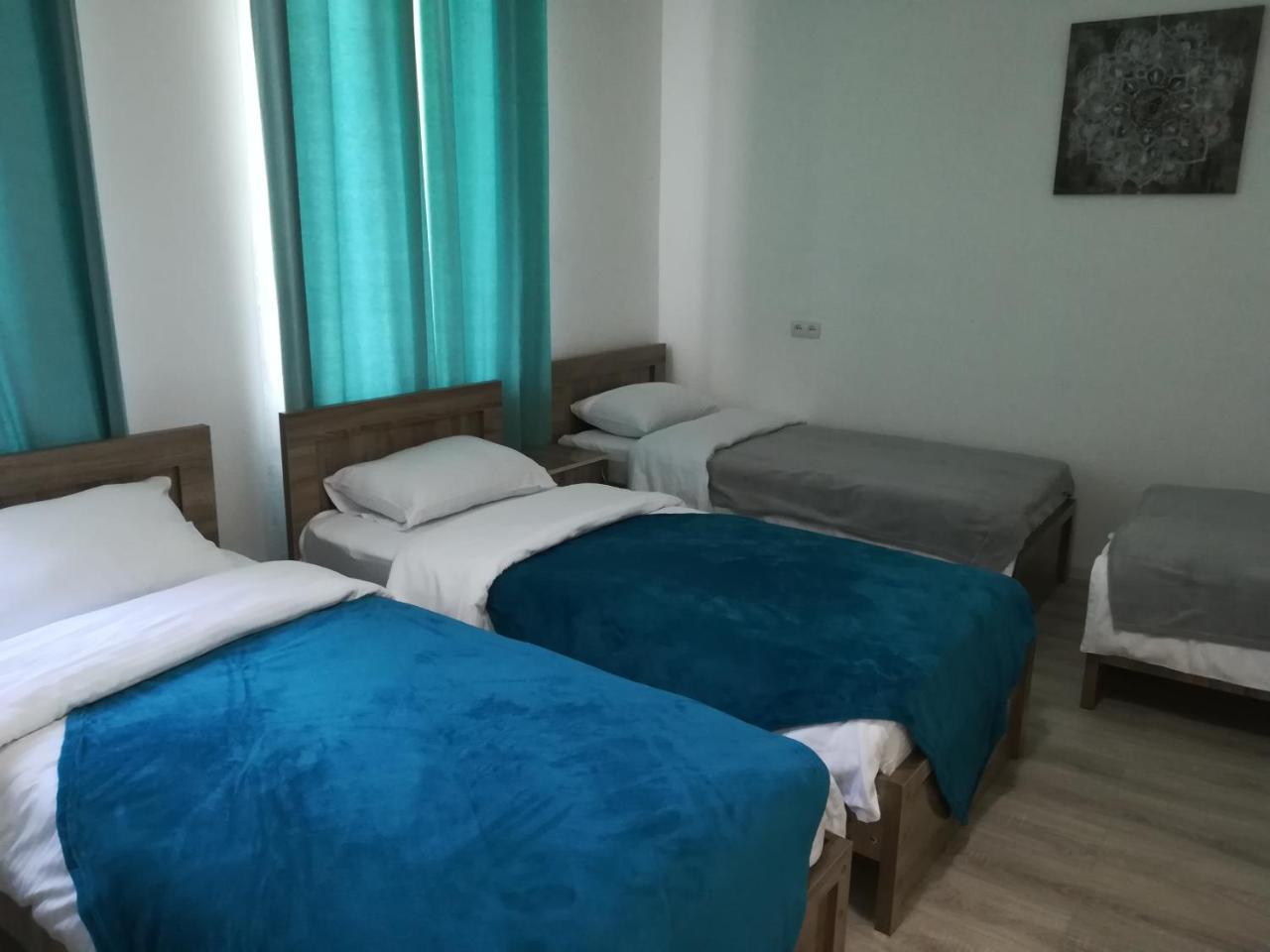 Family Нotel Banuri Koetaisi Buitenkant foto