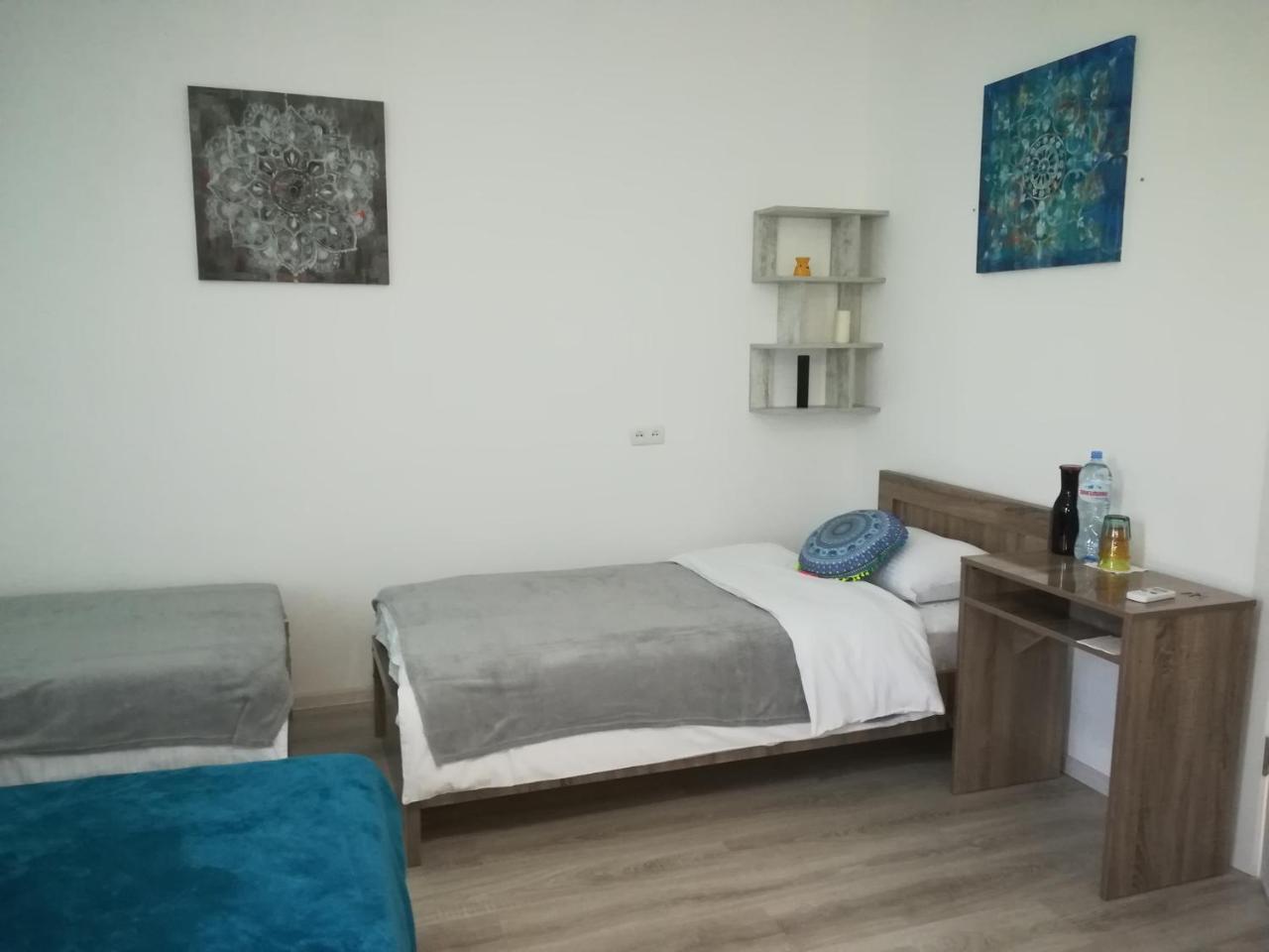 Family Нotel Banuri Koetaisi Buitenkant foto