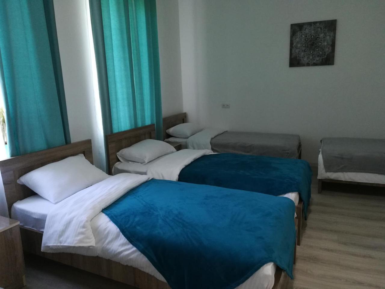Family Нotel Banuri Koetaisi Buitenkant foto